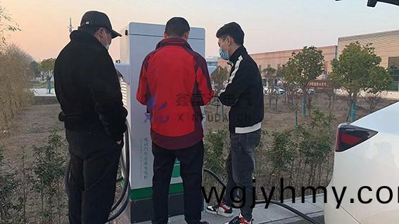 【鑫(xin)富達(da)充(chong)電】日(ri)常用(yong)充電(dian)樁：這(zhe)些安(an)全設(she)計(ji)在(zai)默默守護(hu)妳 ！